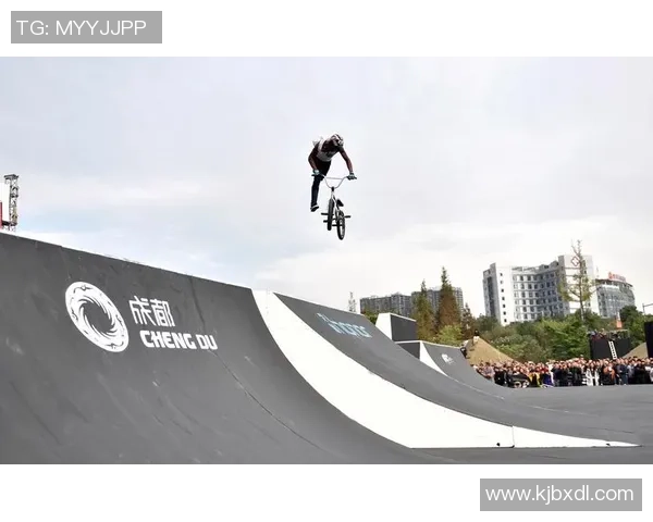 成都滑板队的拼搏之路与极限运动会的荣耀时刻